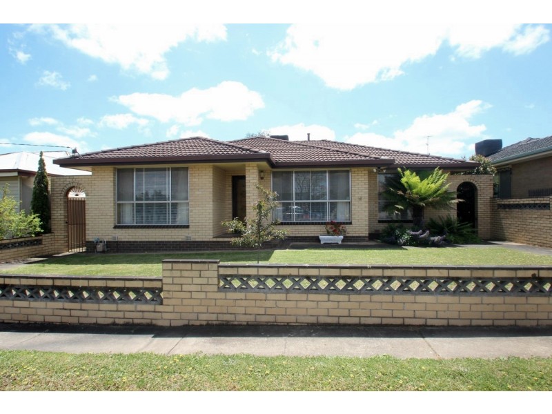 17  Barr Street, Maryborough VIC 3465