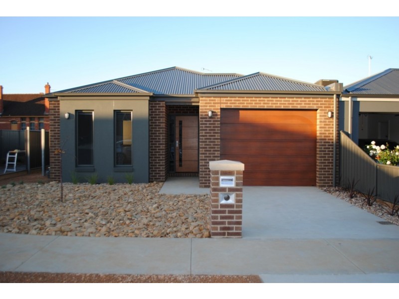 8 Doble Court, Maryborough VIC 3465