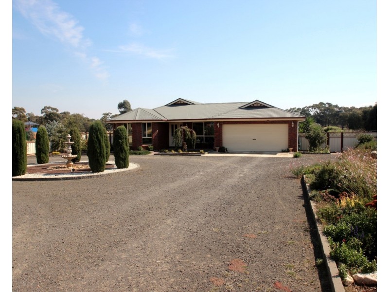 6 Collins Court, Maryborough VIC 3465