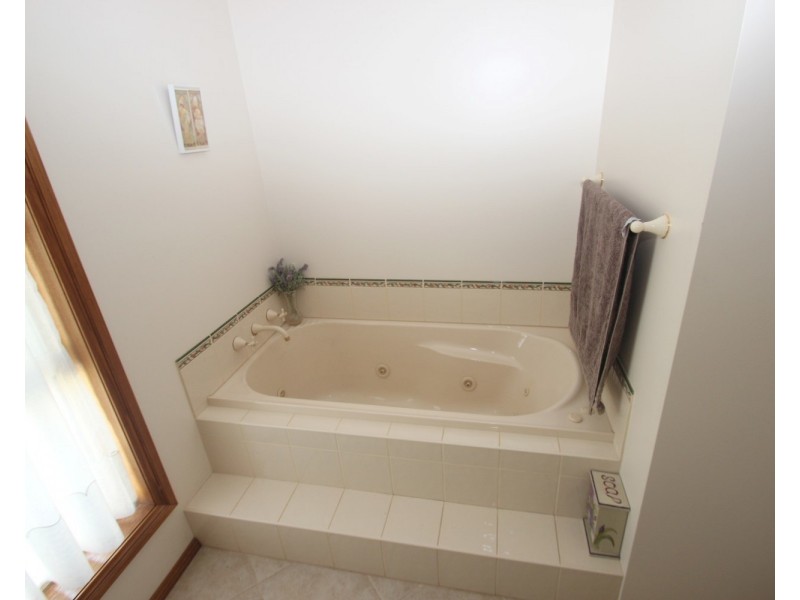 6 Collins Court, Maryborough VIC 3465