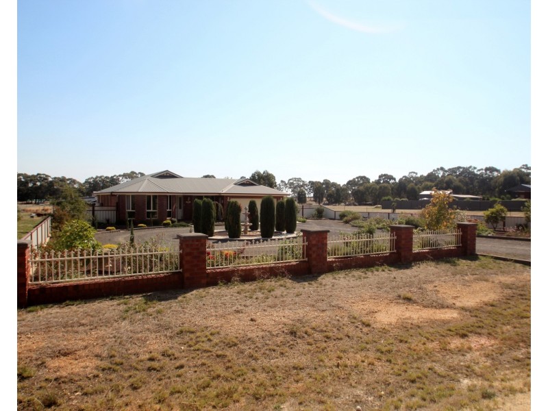 6 Collins Court, Maryborough VIC 3465
