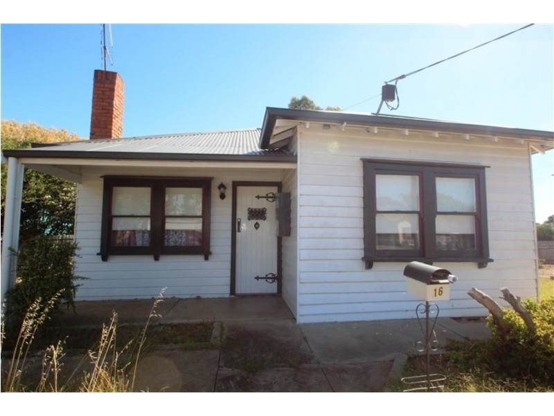 16 Majorca Road, Maryborough VIC 3465