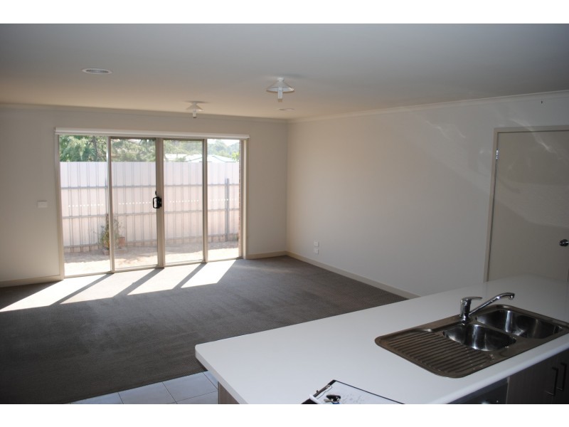 2/176 Park Road, Maryborough VIC 3465