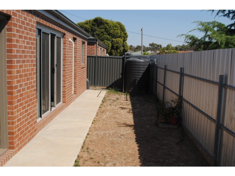 2/176 Park Road, Maryborough VIC 3465