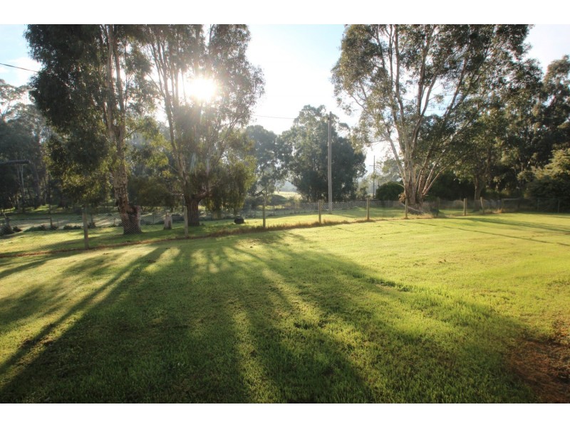 3 Slaters Lane, Moonambel VIC 3478