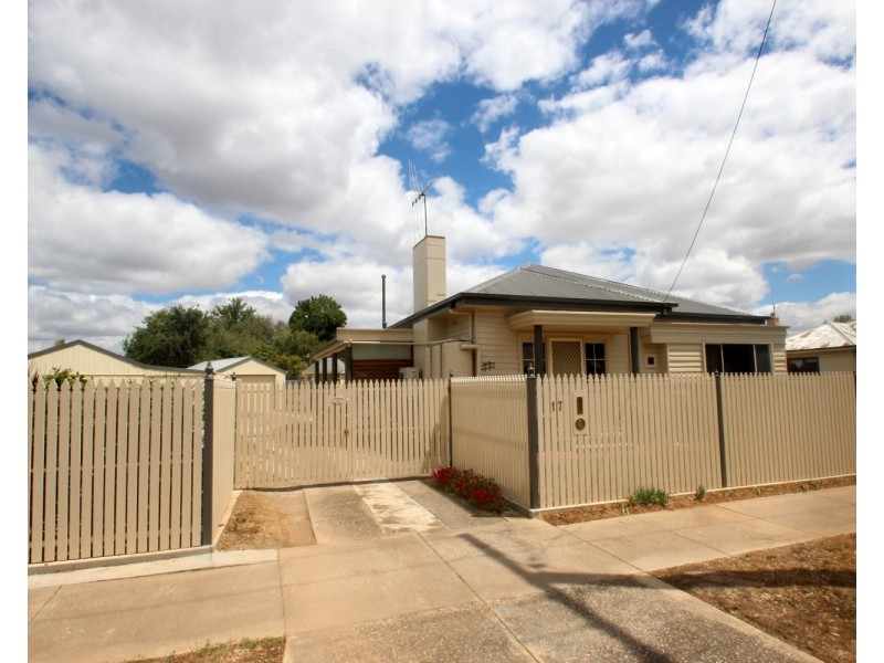 17 Nolan Street, Maryborough VIC 3465