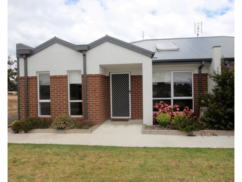 16 School House Court, Maryborough VIC 3465