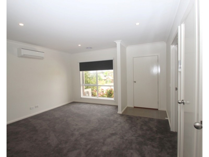 16 School House Court, Maryborough VIC 3465