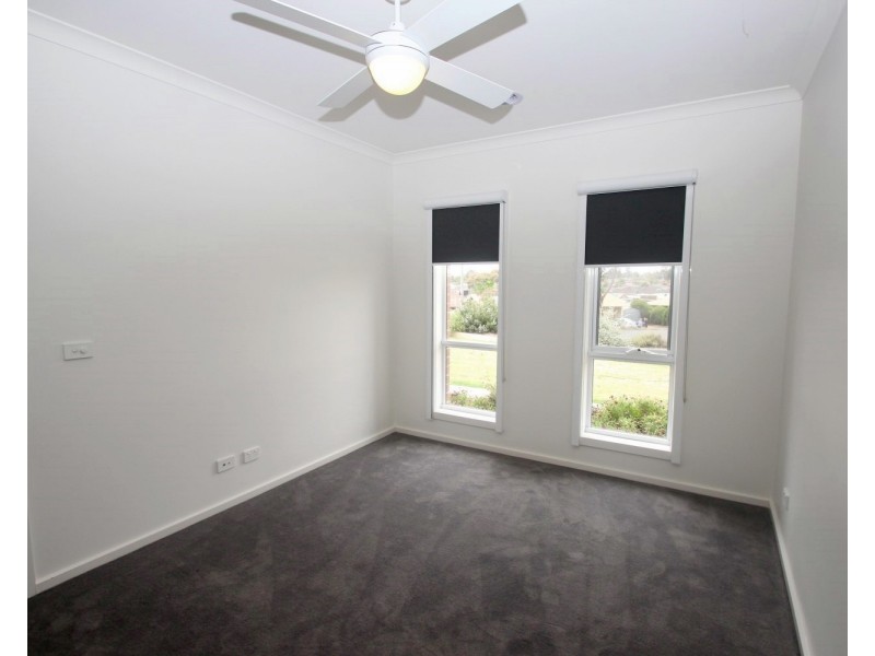 16 School House Court, Maryborough VIC 3465