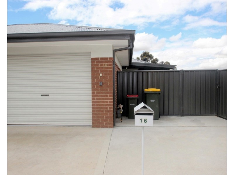 16 School House Court, Maryborough VIC 3465