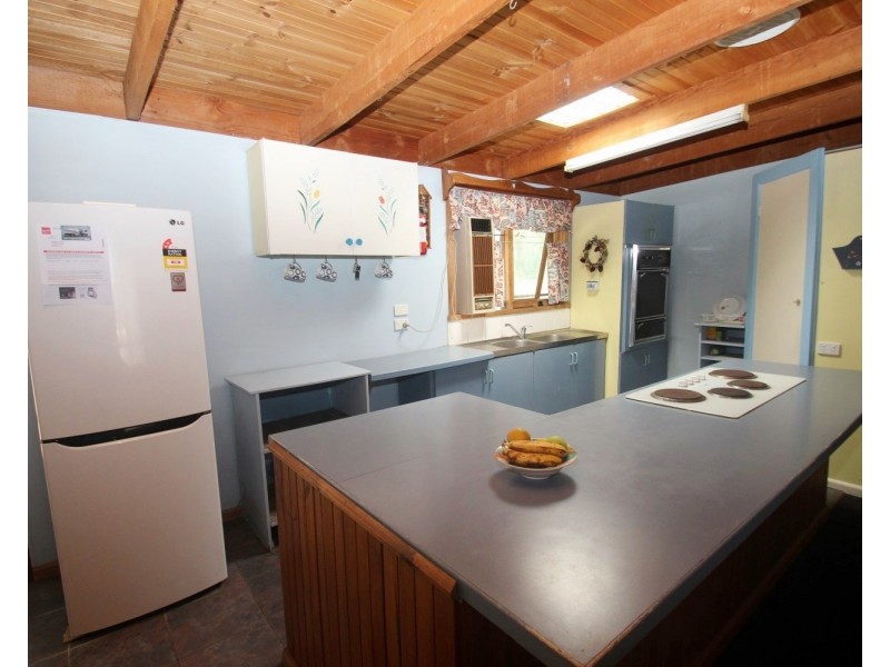 28 Palmer Road, Simson VIC 3465