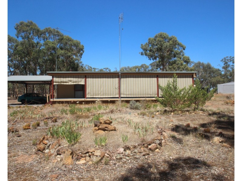 28 Palmer Road, Simson VIC 3465