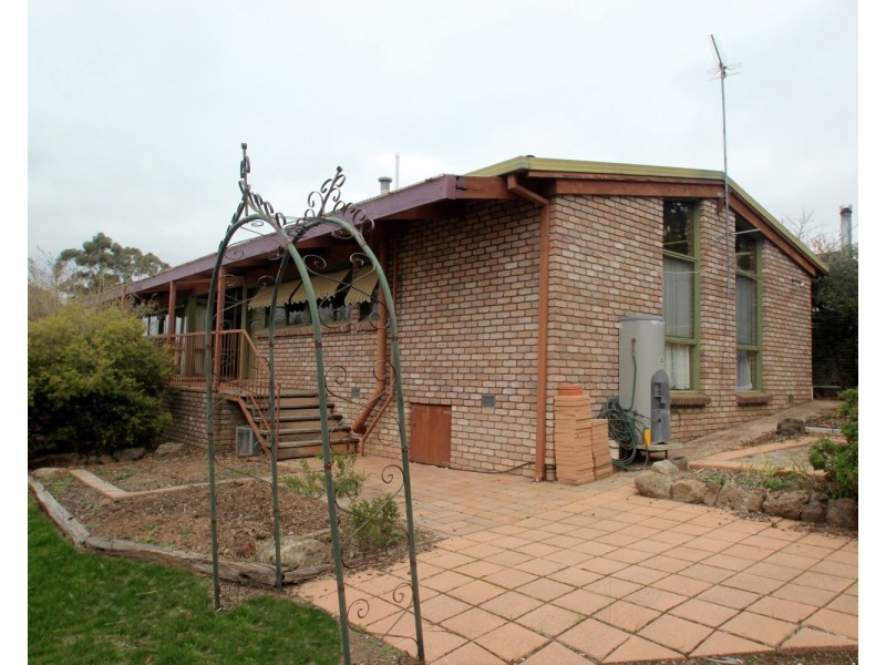 9 Coobah Court, Maryborough VIC 3465