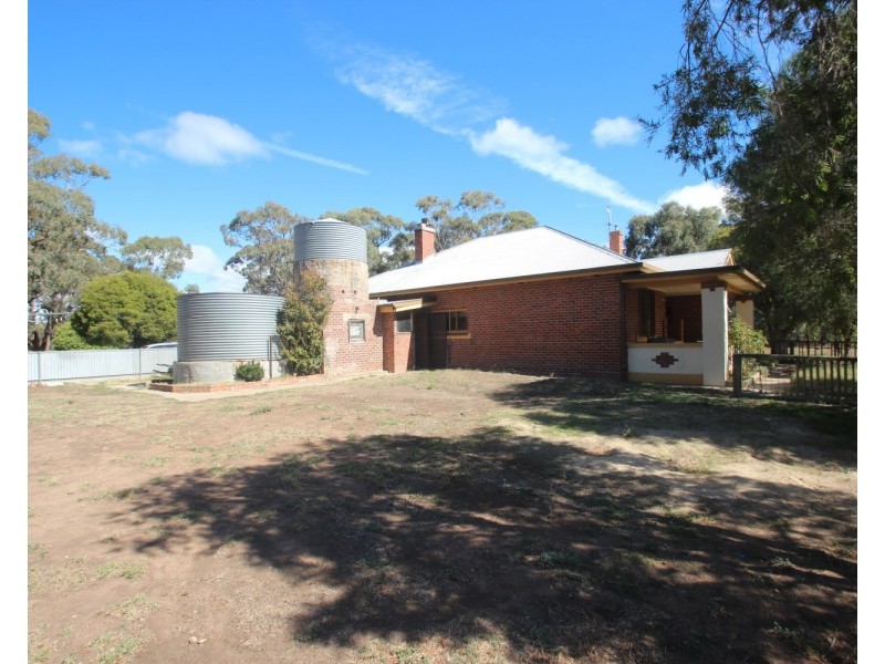 7 Madmans Lane, Flagstaff VIC 3465