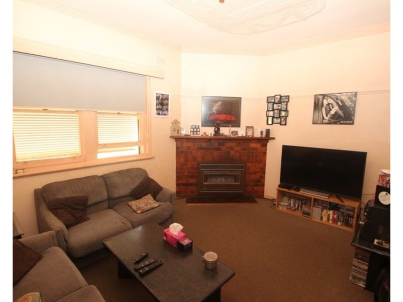 7 Madmans Lane, Flagstaff VIC 3465