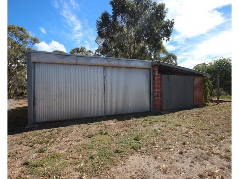 7 Madmans Lane, Flagstaff VIC 3465