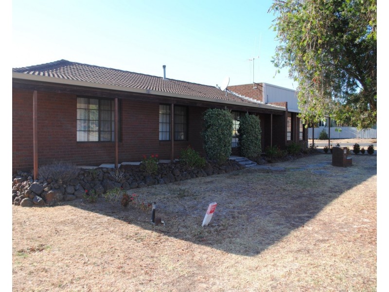 24 Pekin Road, Maryborough VIC 3465