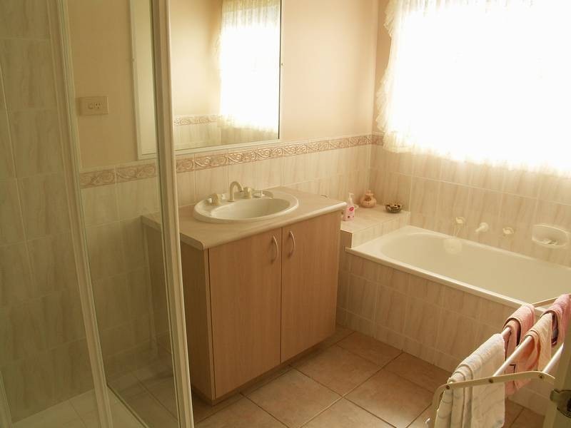 11 Winfield Drive, Kurunjang VIC 3337