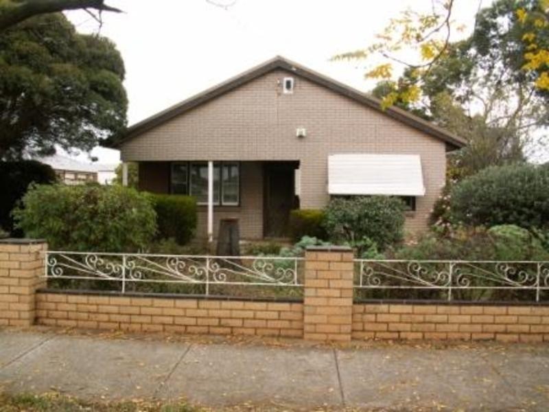 25 Staughton Street, Melton South VIC 3338