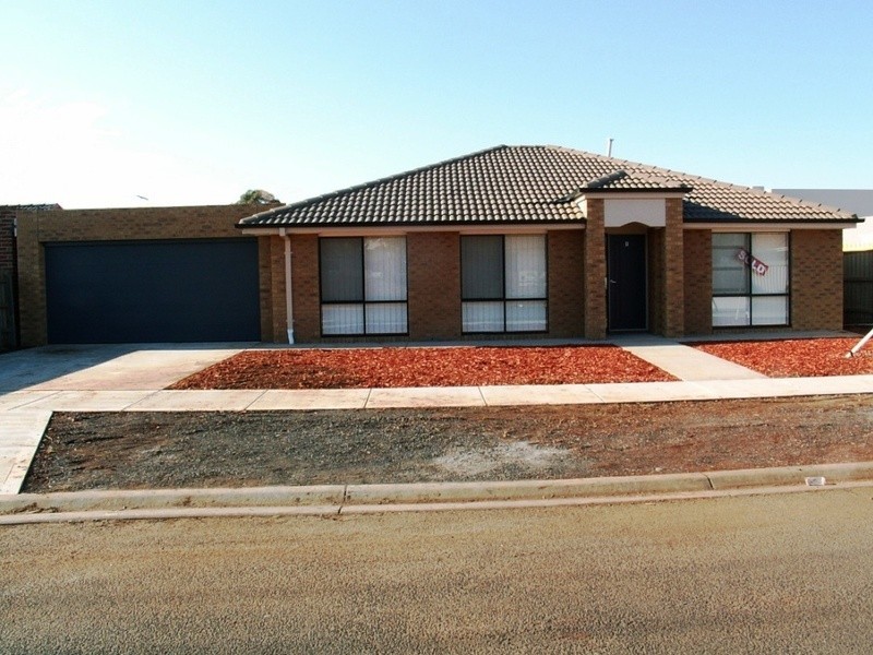 1/62 Andrew Street Street, Melton South VIC 3338