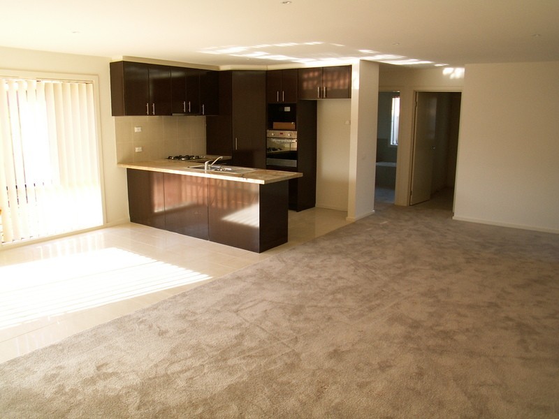 2/62 Andrew Street, Melton South VIC 3338