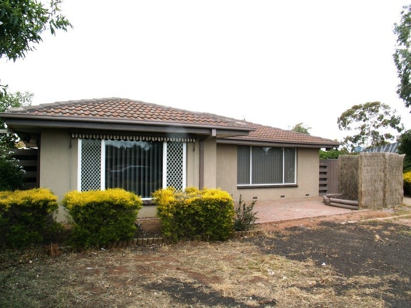 8 Kingsley Place, Melton West VIC 3337