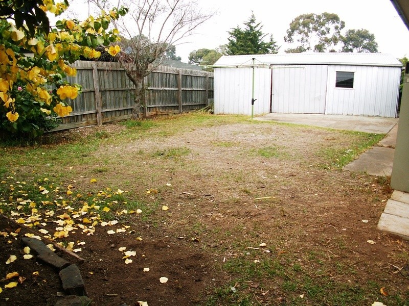 8 Kingsley Place, Melton West VIC 3337