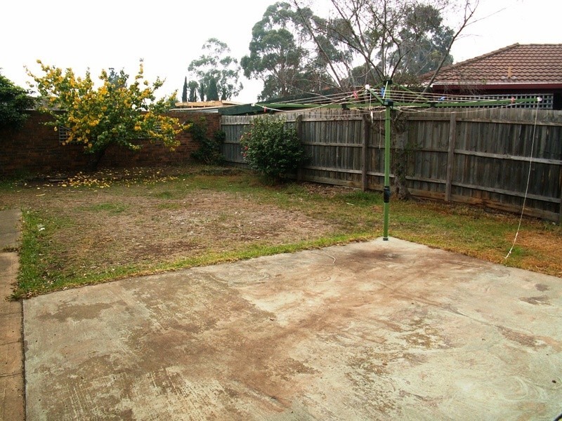 8 Kingsley Place, Melton West VIC 3337