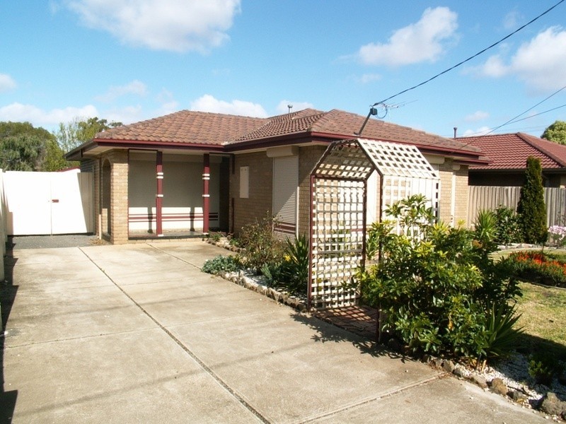 35 Blackwood Drive, Melton South VIC 3338