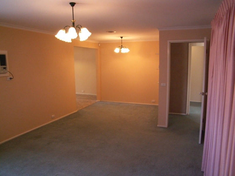 35 Blackwood Drive, Melton South VIC 3338