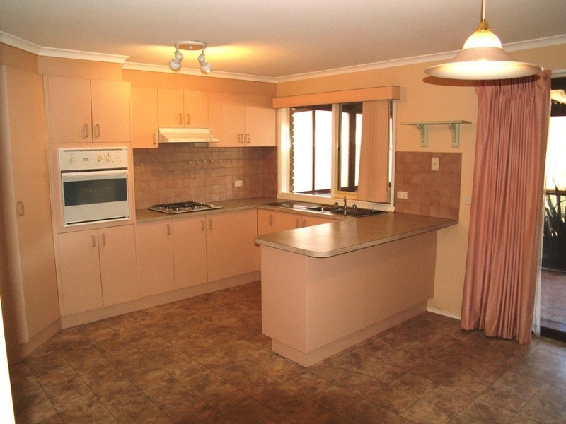 35 Blackwood Drive, Melton South VIC 3338