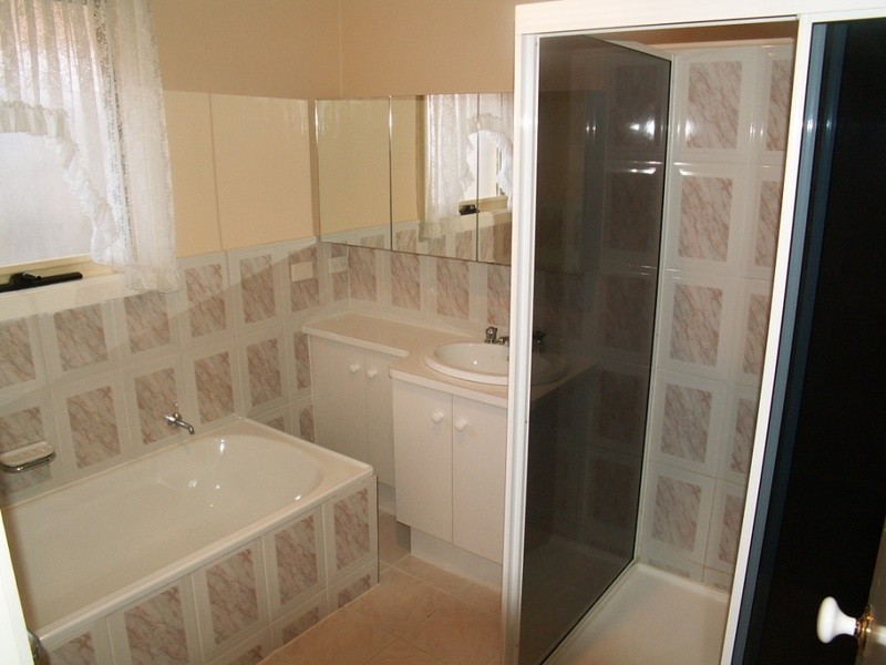 35 Blackwood Drive, Melton South VIC 3338