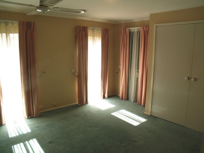 35 Blackwood Drive, Melton South VIC 3338