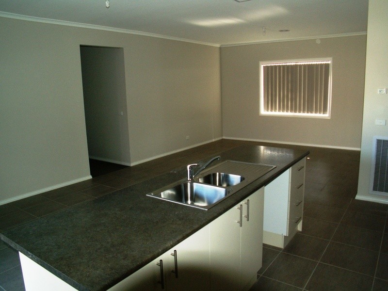 343 Centenary Avenue, Melton VIC 3337