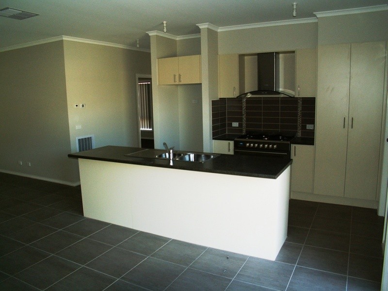 343 Centenary Avenue, Melton VIC 3337