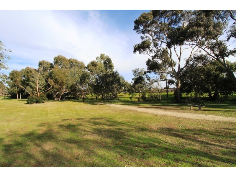 23 Silverleaf Drive, Melton VIC 3337