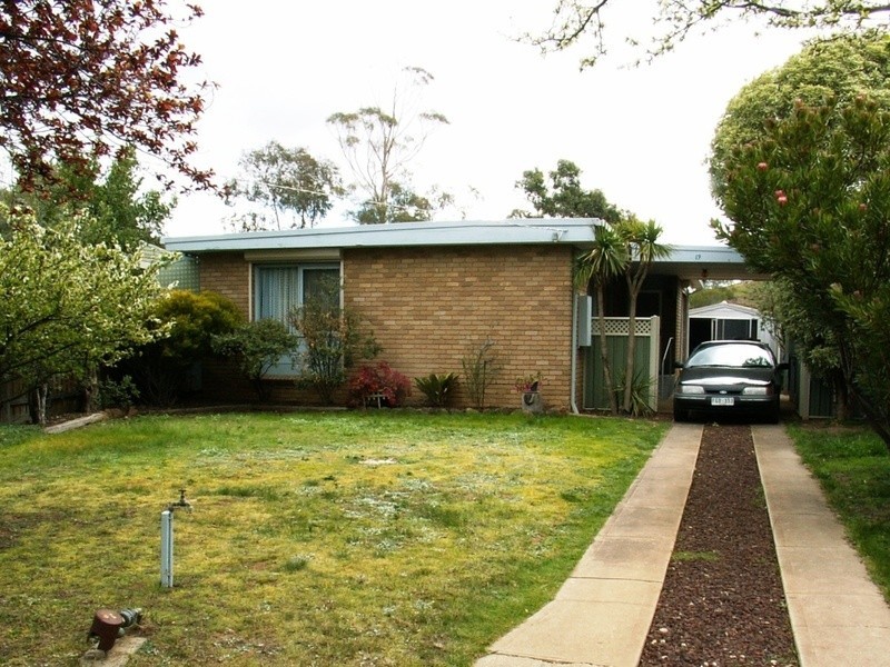 19 Connel Drive, Melton South VIC 3338