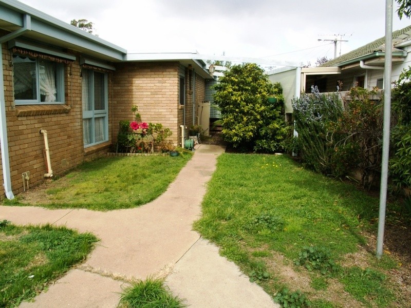 19 Connel Drive, Melton South VIC 3338