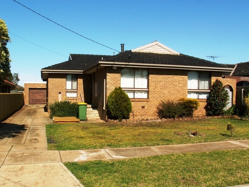 33 Westcott Parade, Rockbank VIC 3335