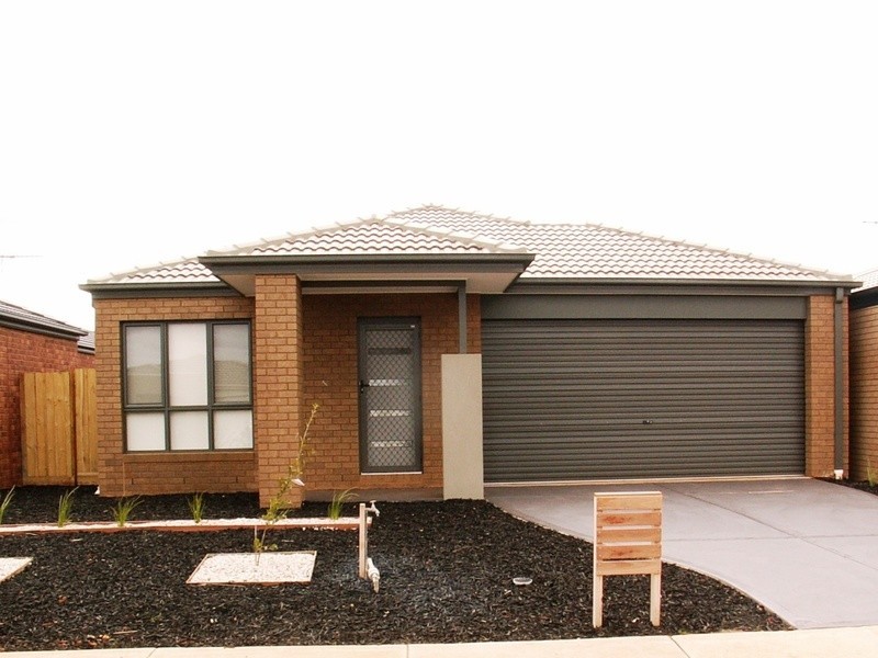 5 Colonus Street, Melton VIC 3337