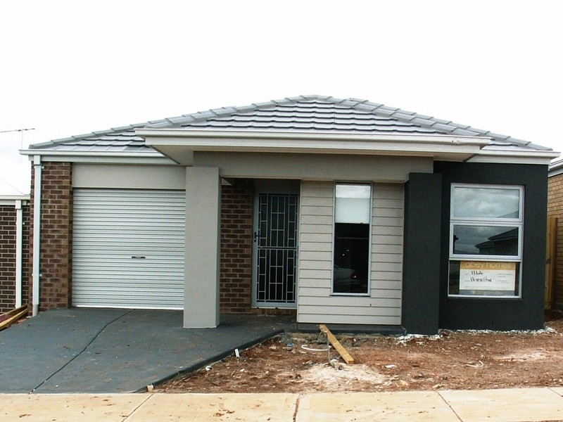 27 Peterpan Crescent, Melton VIC 3337