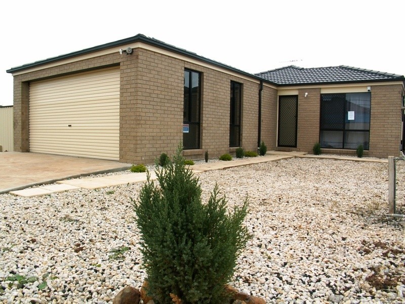 14 Linda Place, Melton VIC 3337