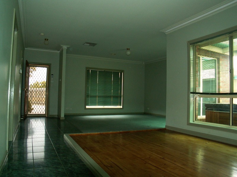 6 Pyke Place, Melton VIC 3337