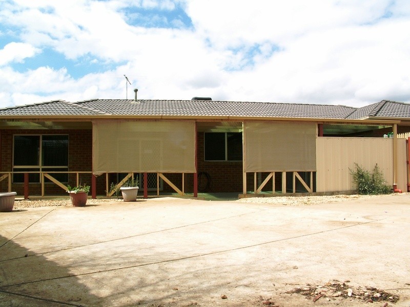 6 Pyke Place, Melton VIC 3337