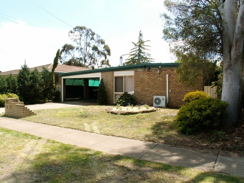 9 Irving Road, Melton VIC 3337