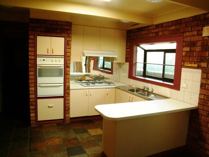 9 Irving Road, Melton VIC 3337