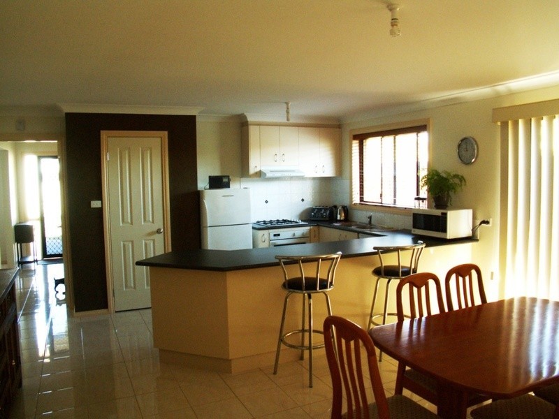 6 Lakeside Court, Melton West VIC 3337