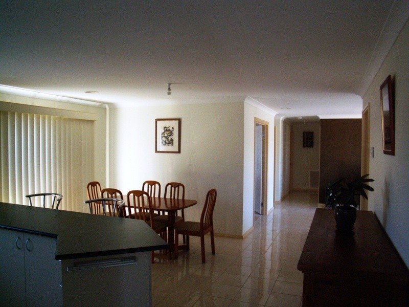 6 Lakeside Court, Melton West VIC 3337