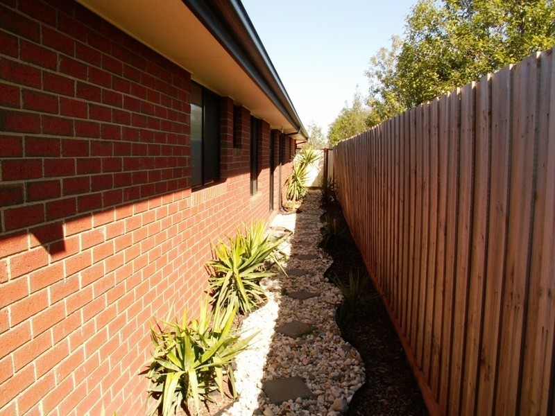 6 Lakeside Court, Melton West VIC 3337