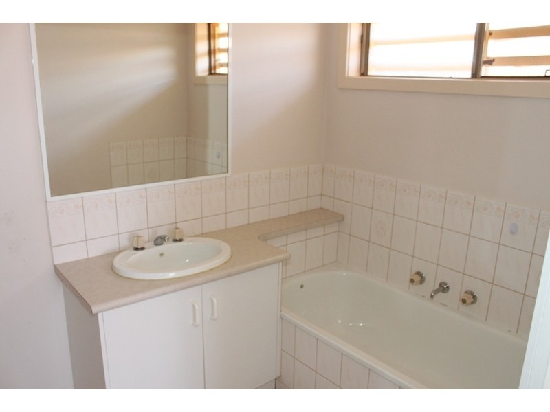 1/16 Belinda Crescent, Melton VIC 3337